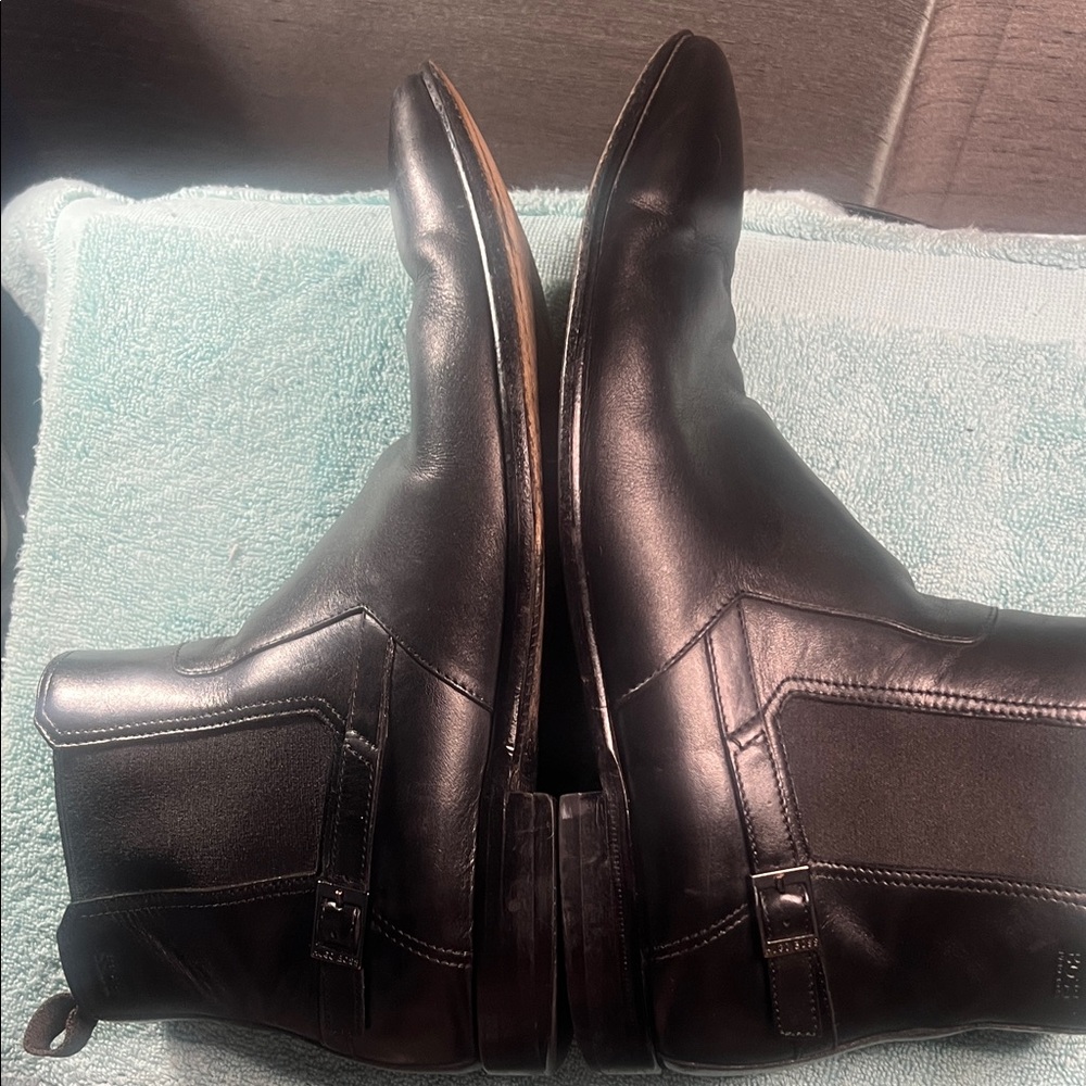 Boss Hugo Classic Black Leather Chelsea Boots w/ side engraved buckles Sz 9 1/2 - Picture 5 of 16